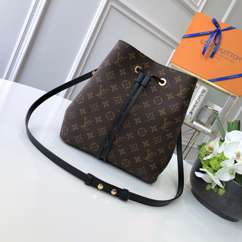 LV NeoNoe MM Monogram shoulder bag