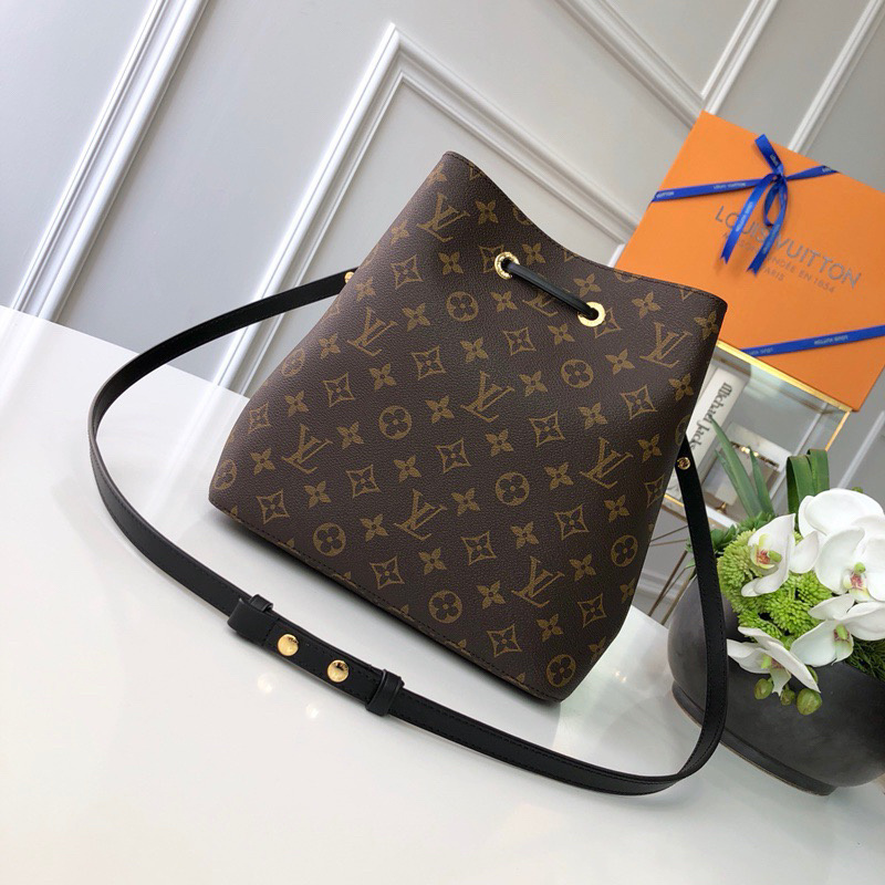 LV NeoNoe MM Monogram shoulder bag