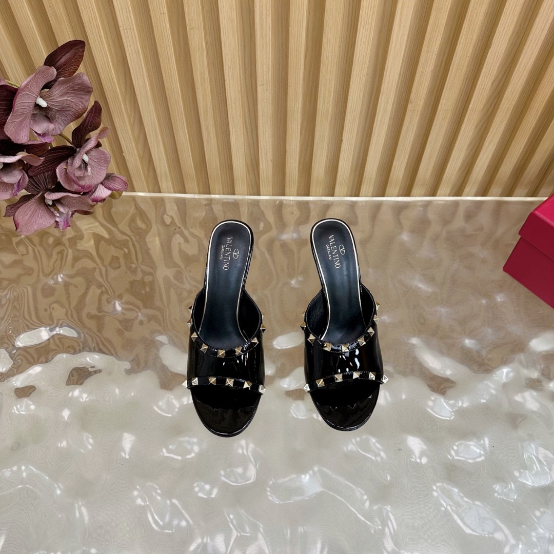 Valentino Garavani Rockstud mules black