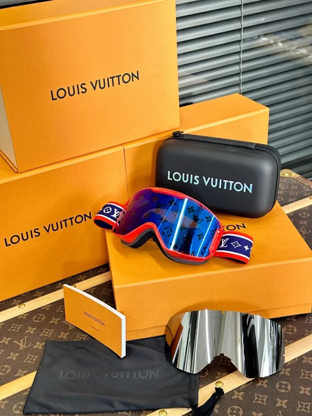 LV ski goggles