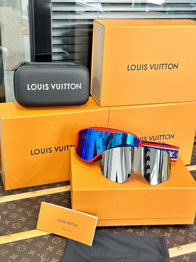 LV ski goggles