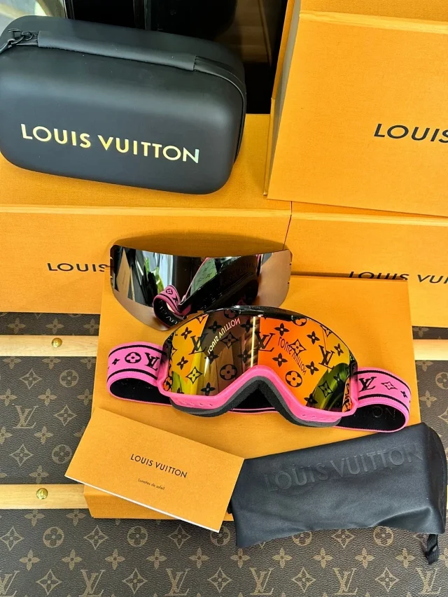 LV ski goggles