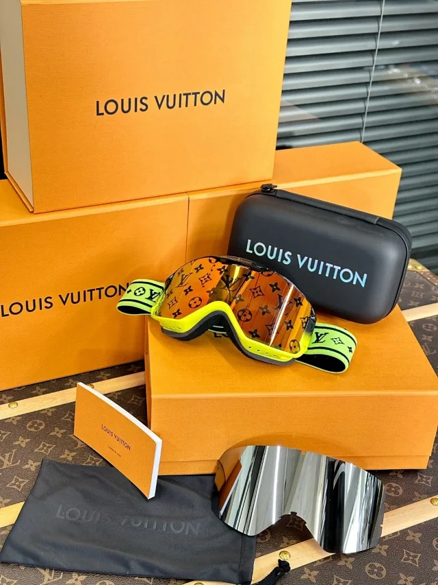 LV ski goggles