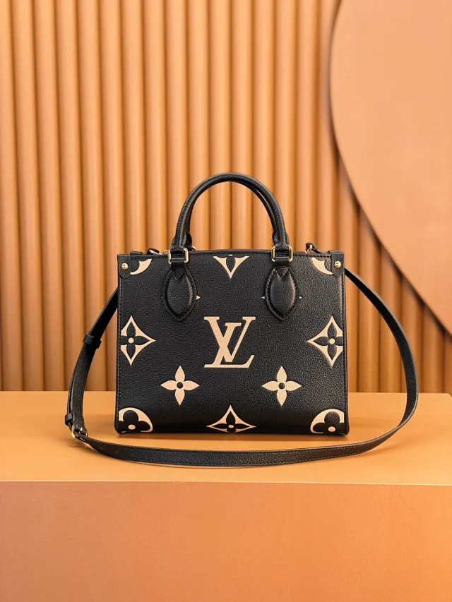 ONTHEGO Small Handbag Model: LV M45659 Black Size: 25x19x11.5cm