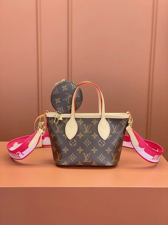 Neverfull BB handbag Model: M46786 Rose red Size: 24x14x9cm