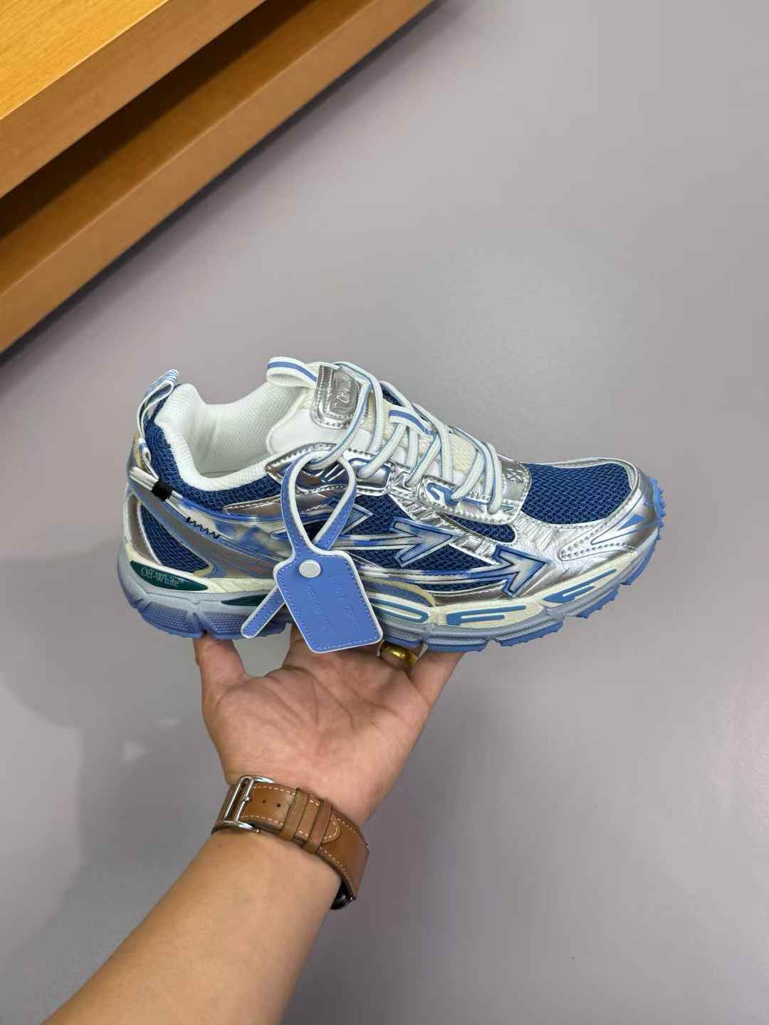 Off White "Be Right Back" sneakers in silver and blue