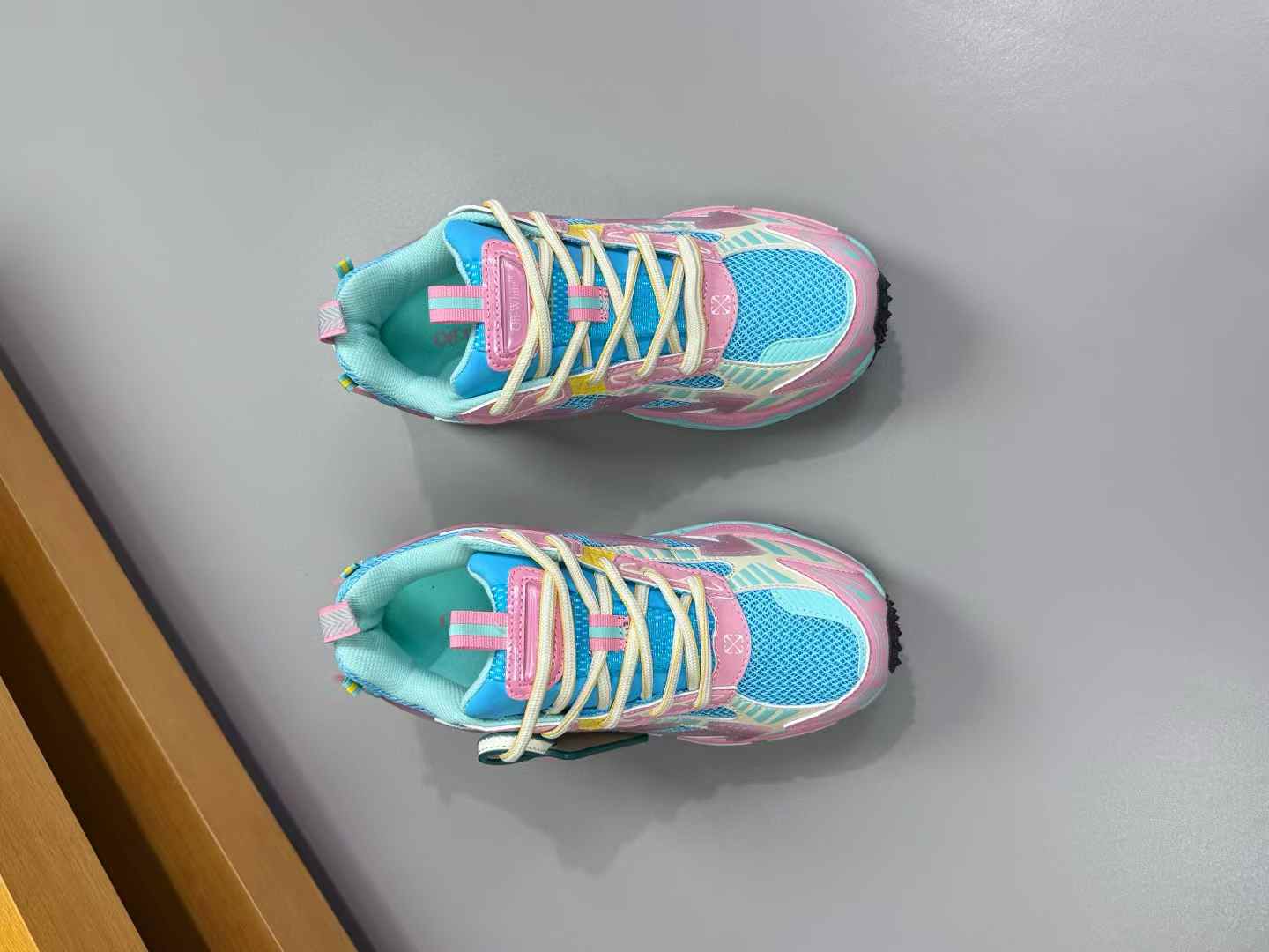 Off White Be Right Back sneakers in a light pink and turquoise blue colorway