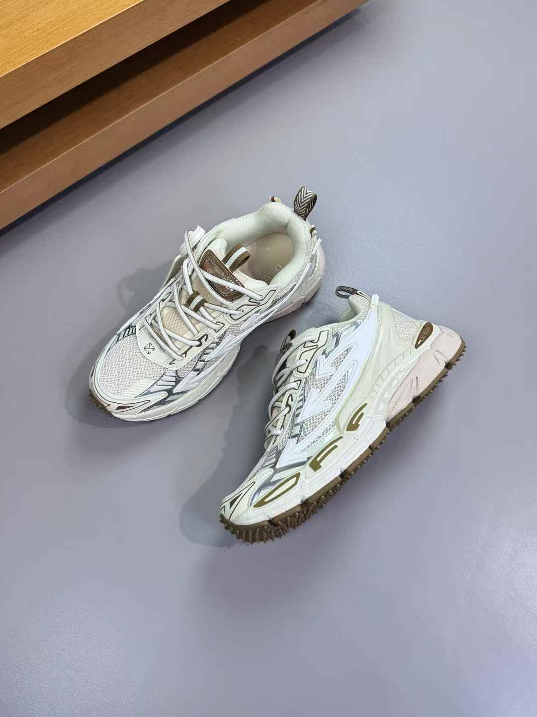 Off White Be Right Back sneakers in ivory and honey colors