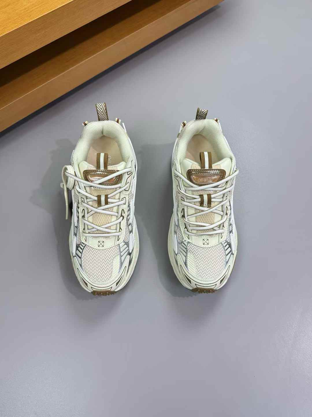 Off White Be Right Back sneakers in ivory and honey colors