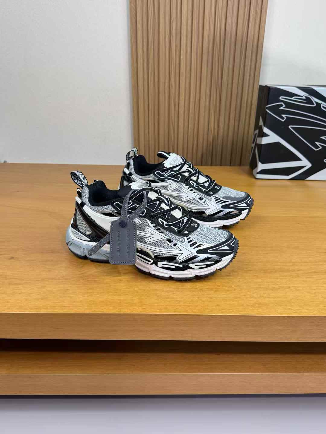Off white Be Right Back Sneaker grey and black