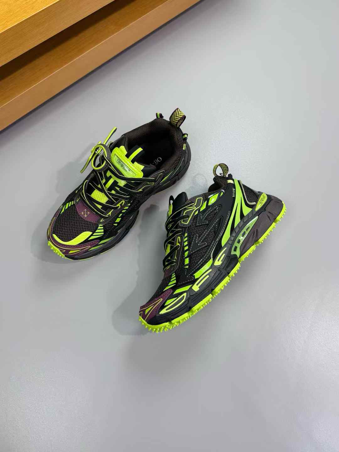 Off White Be Right Back sneakers with a black and green colorway