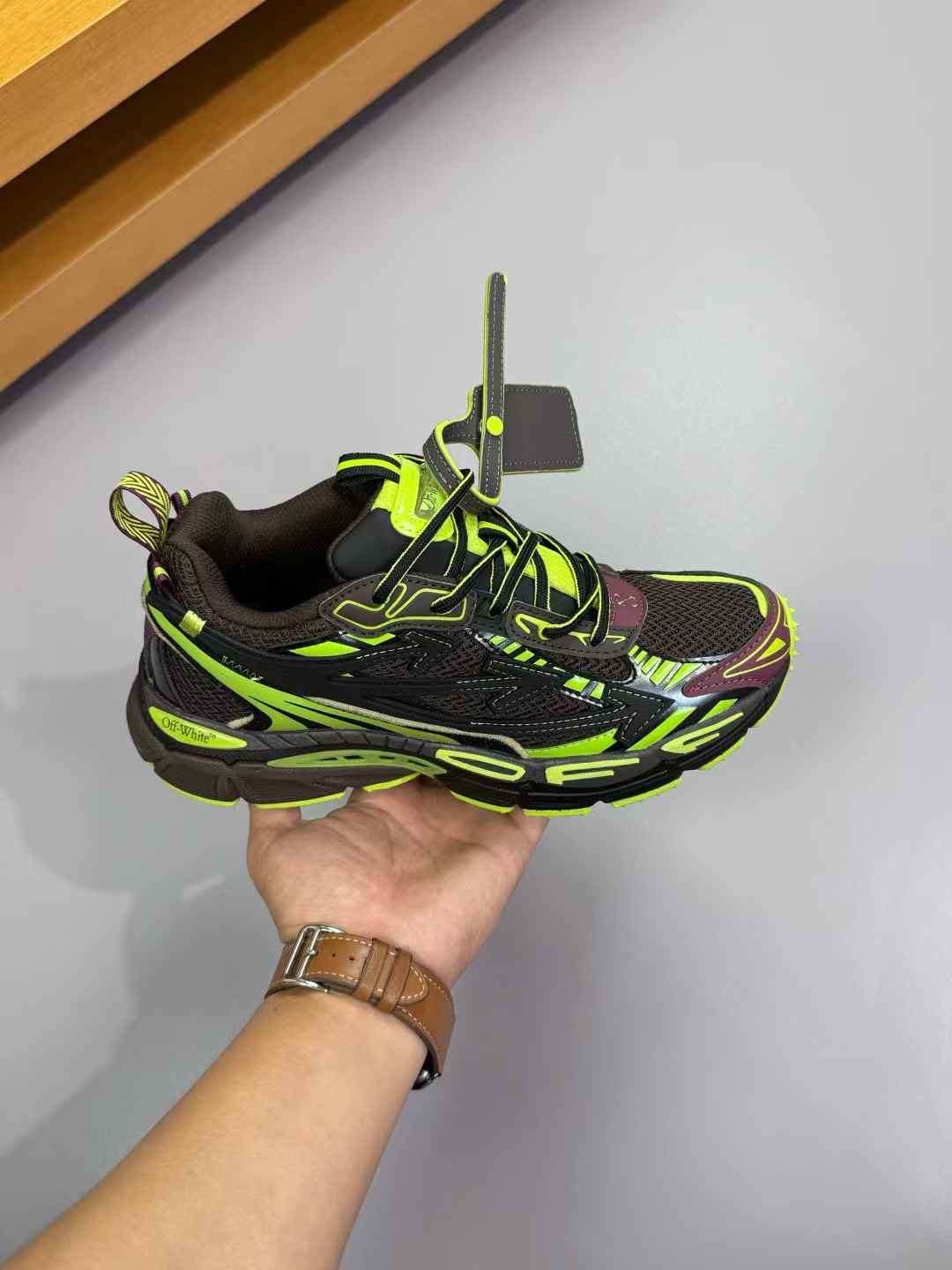 Off White Be Right Back sneakers with a black and green colorway
