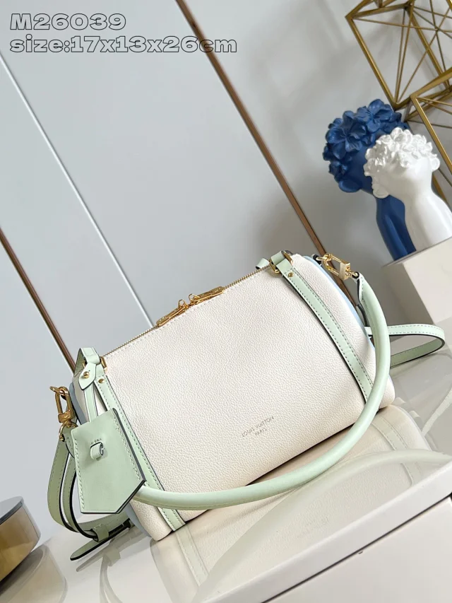 LV M26039 Beige small Express bag