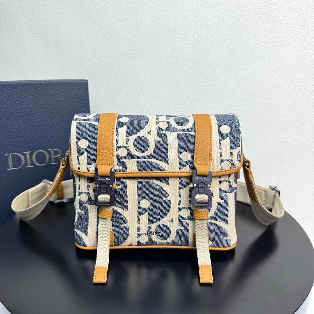 Dior Hit the Road messenger bag