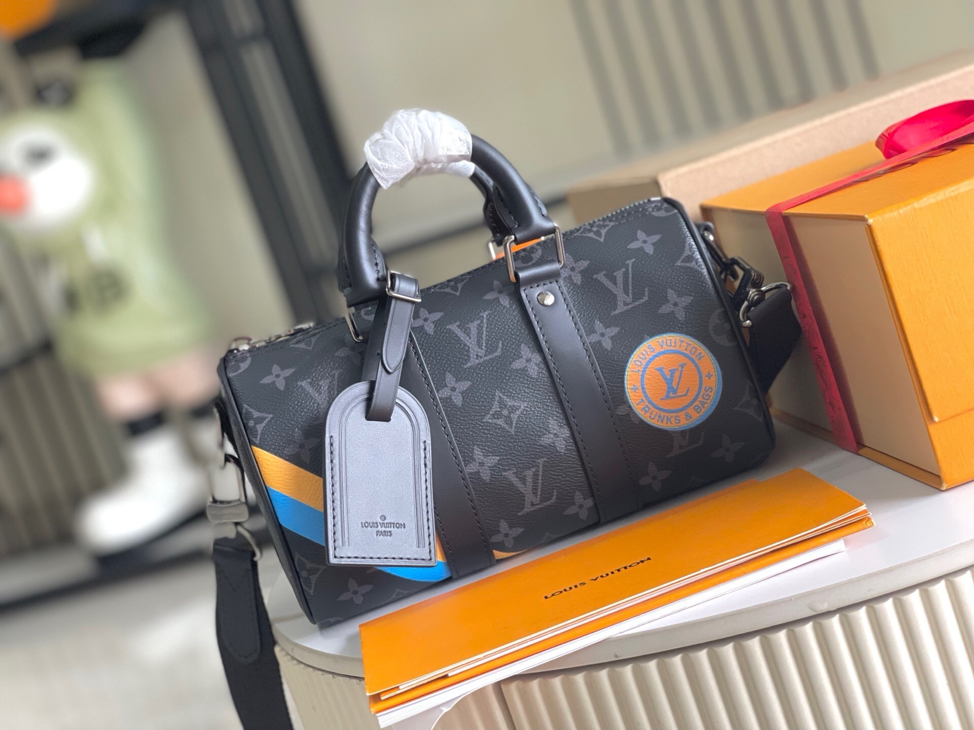 LV Keepall Bandouliere 25 in Monogram Eclipse canvas