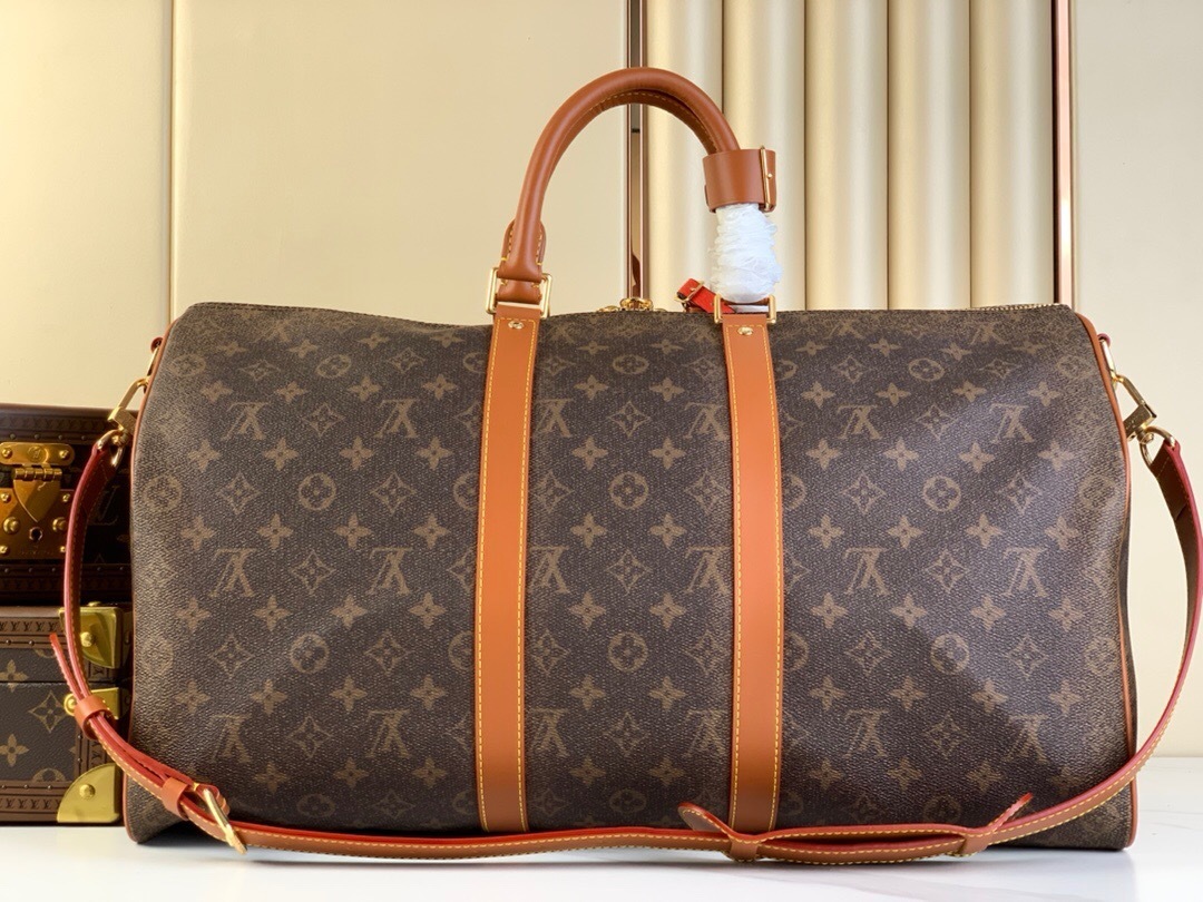 LV Keepall Bandouliere 50 travel bag in Monogram canvas.