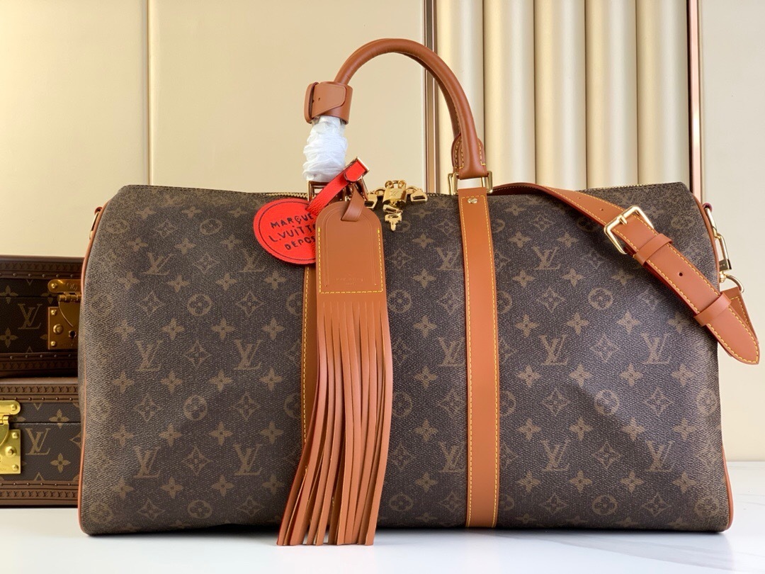 LV Keepall Bandouliere 50 travel bag in Monogram canvas.