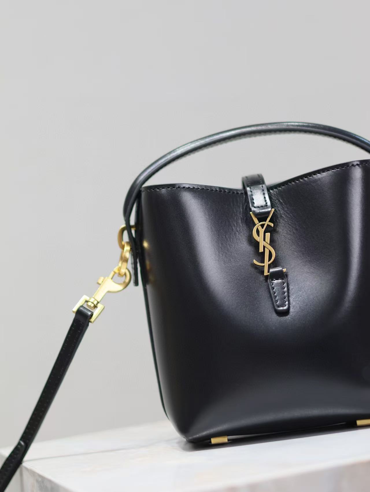 Sanit Laurent LE 37 MINI IN SHINY LEATHER Black