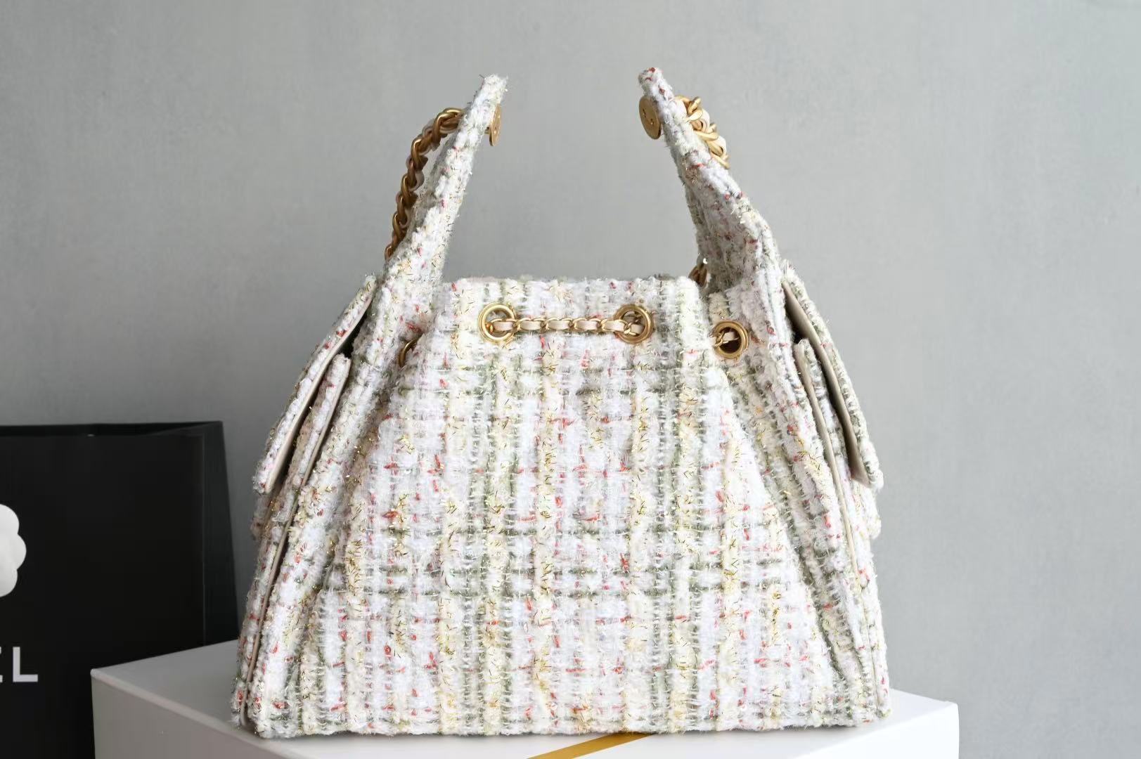 Chanel 25 small handbags white made of wool tweed with gold-tone metal hardware