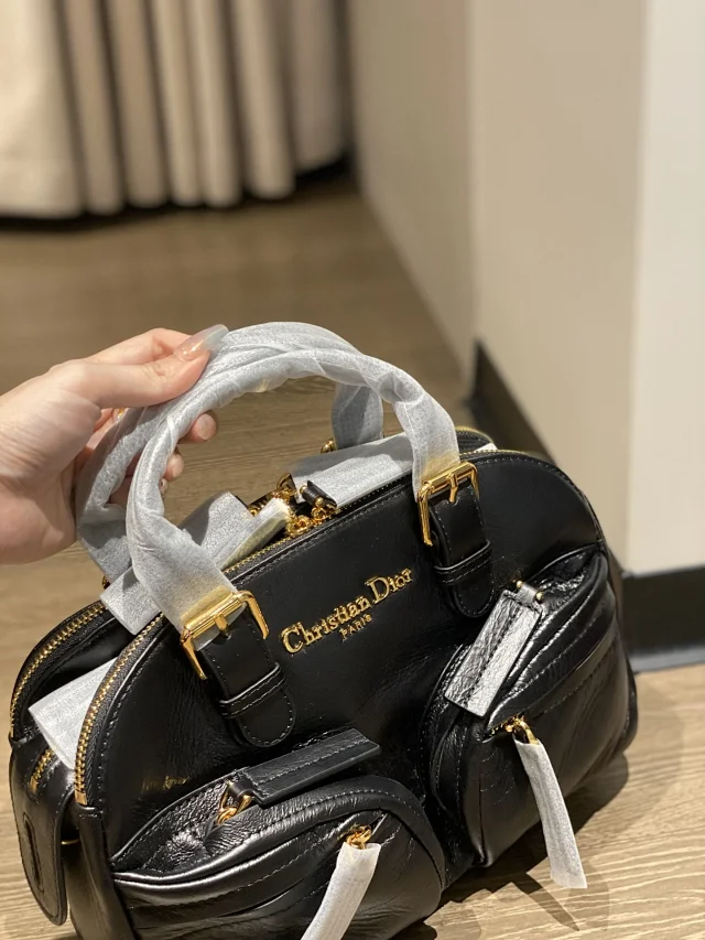Dior bowling bag size 𝟑𝟏×𝟐𝟒×𝟗𝐜𝐦
