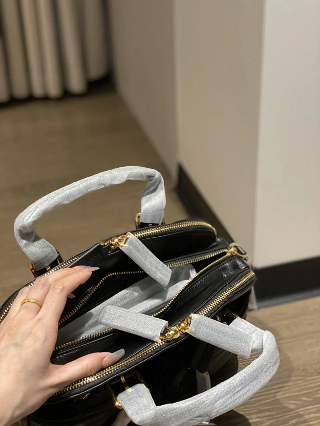 Dior bowling bag size 𝟑𝟏×𝟐𝟒×𝟗𝐜𝐦