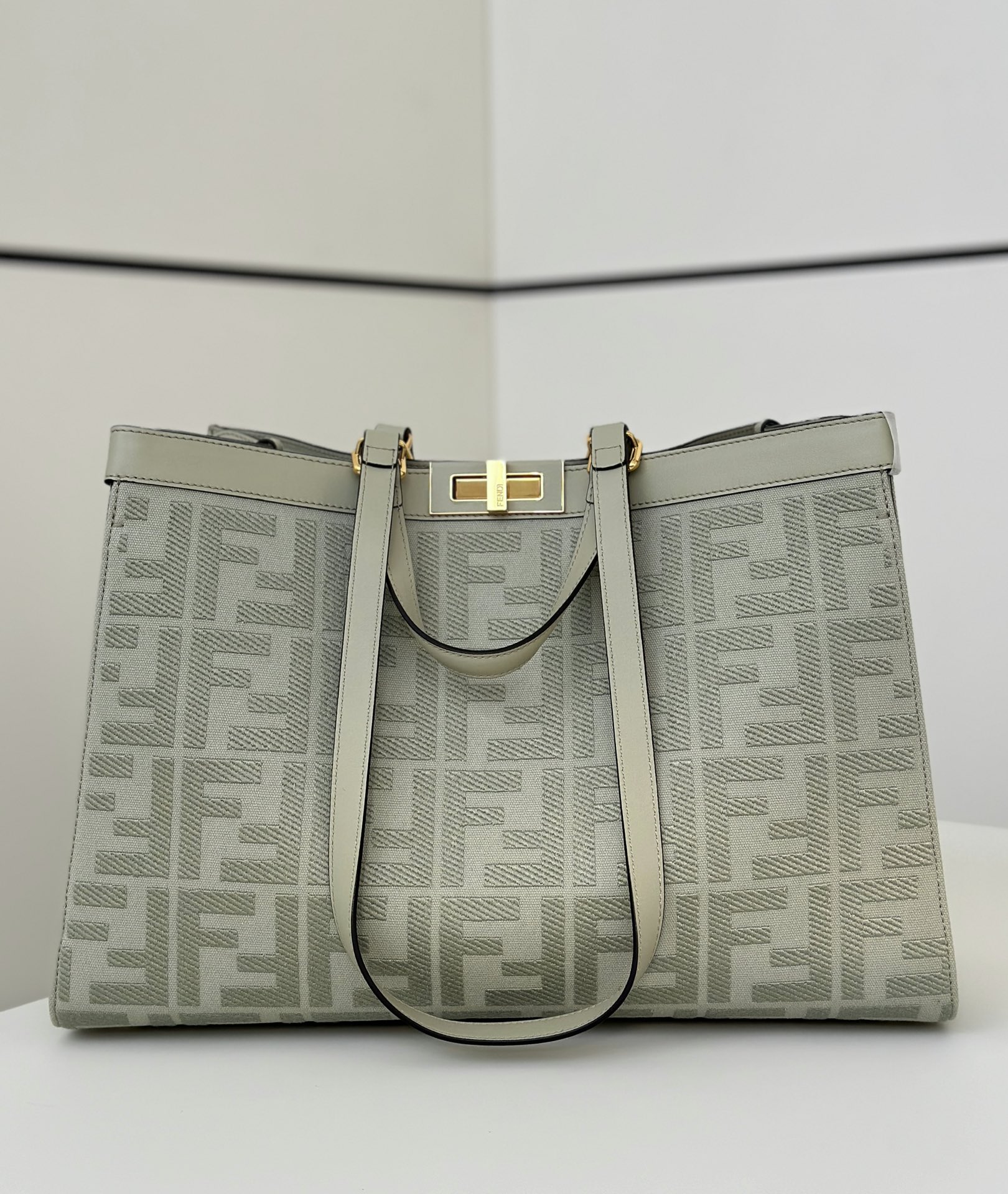 Fendi Peekaboo X-Tote medium bag in green canvas and leather.
