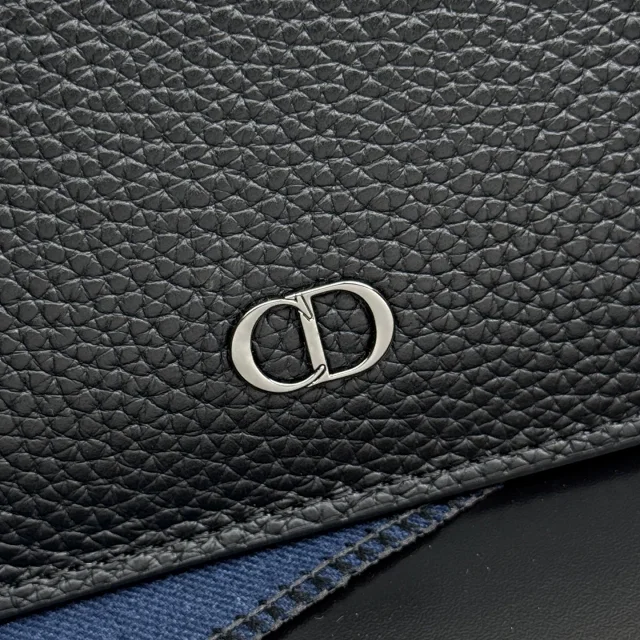 Dior Vertical Bifold Wallet in Dior Gravity leather with the Dior Oblique jacquard canvas