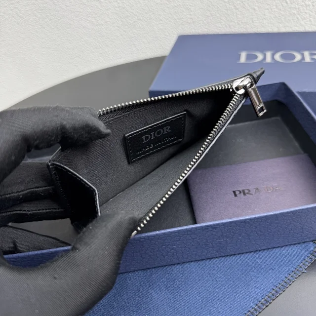 Dior Vertical Bifold Wallet in Dior Gravity leather with the Dior Oblique jacquard canvas