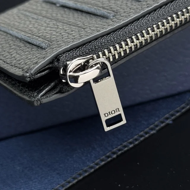 Dior Vertical Bifold Wallet in Dior Gravity leather with the Dior Oblique jacquard canvas