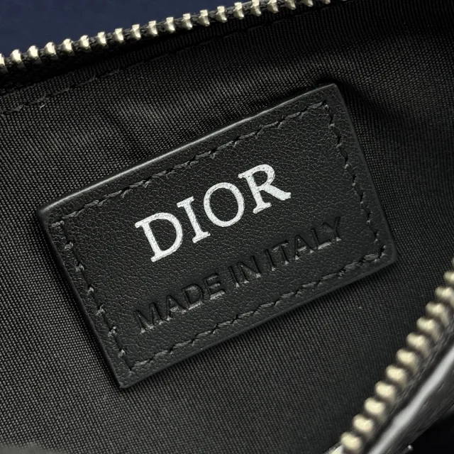 Dior Vertical Bifold Wallet in Dior Gravity leather with the Dior Oblique jacquard canvas