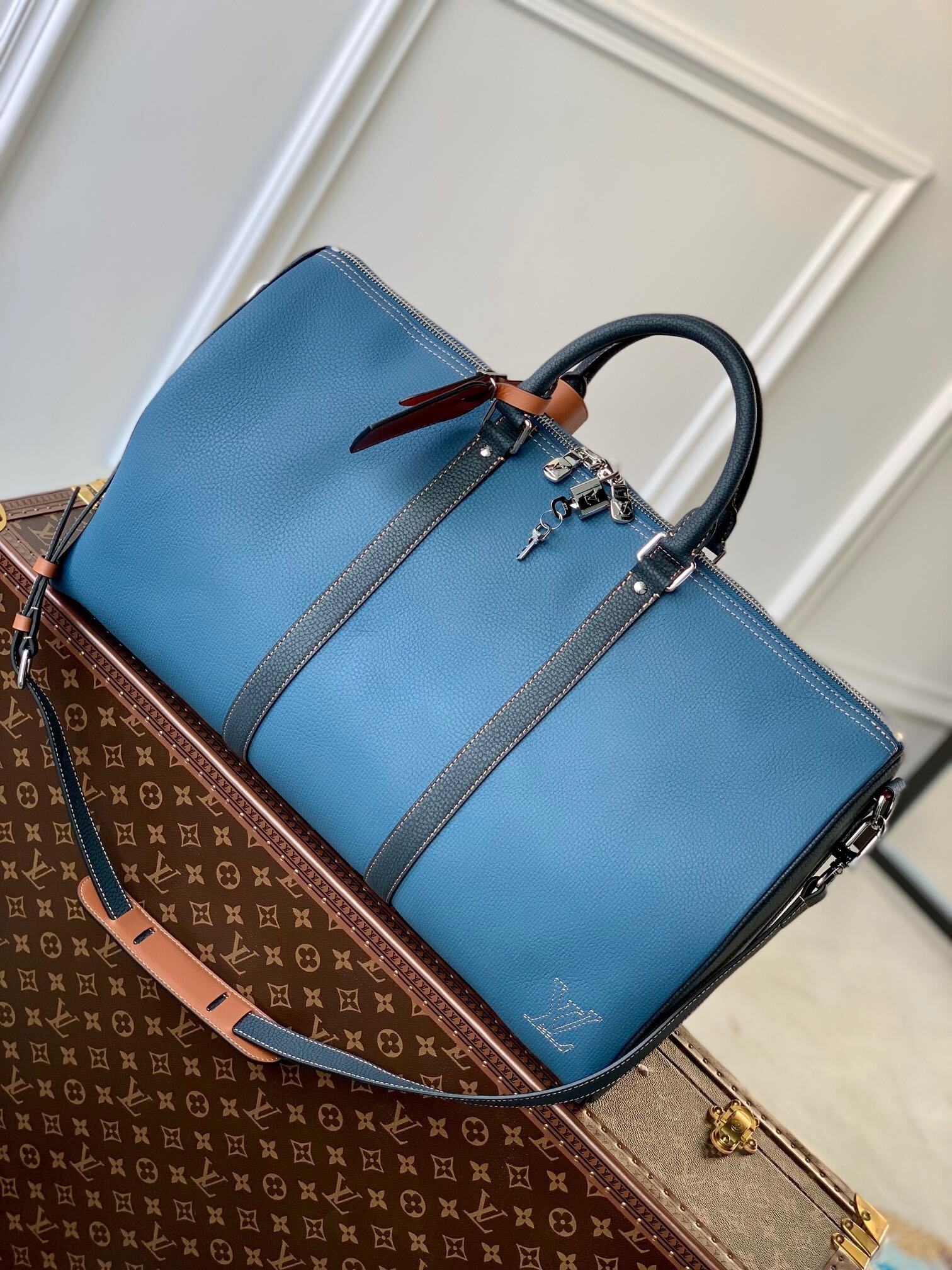 LV Keepall Bandoulière 50 duffle bag in blue.