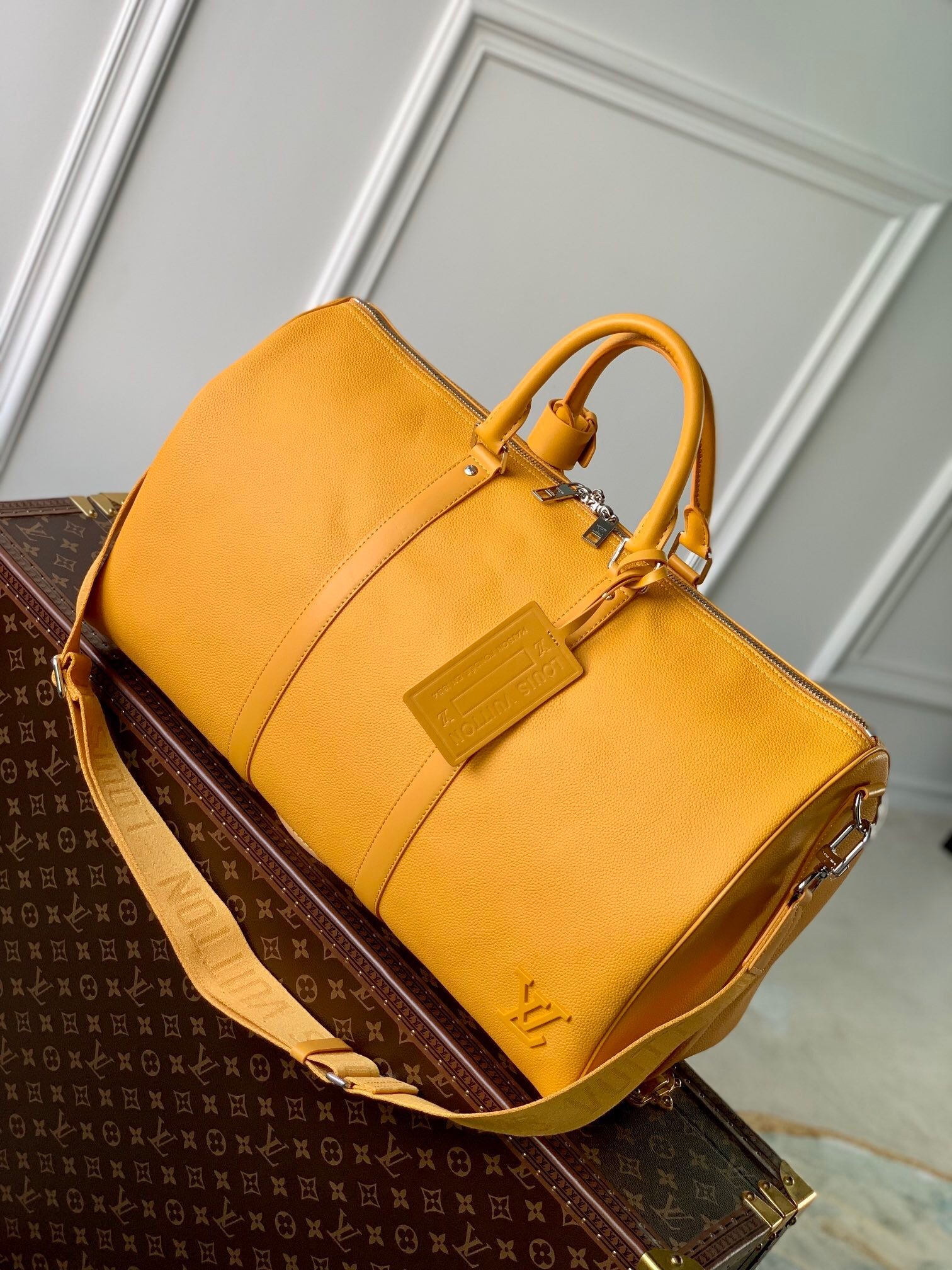 LV Keepall Bandoulière 50 duffle bag in yellow Taigarama leather