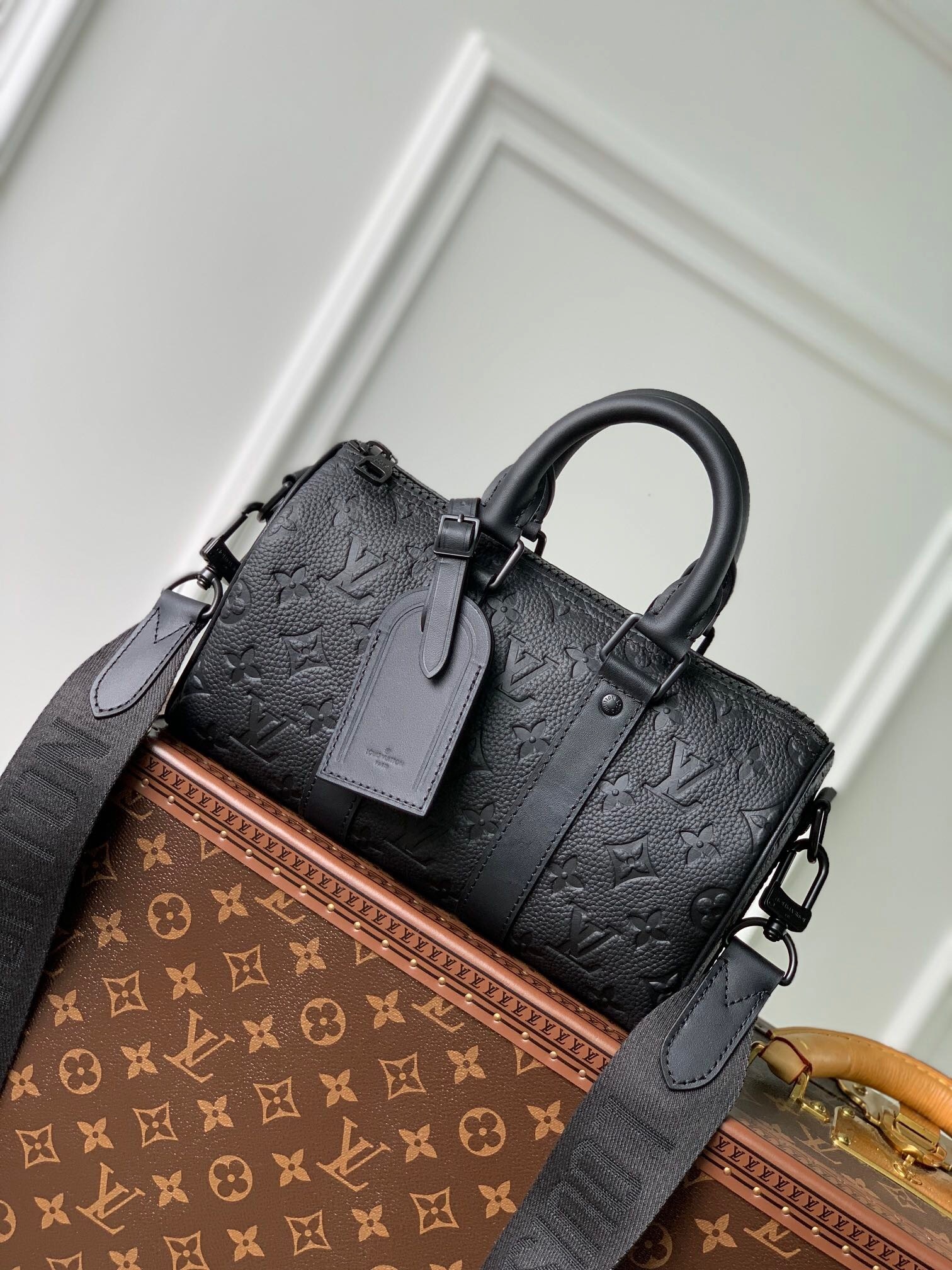 LV Keepall Bandoulière 25 bag in black Taurillon Monogram leather