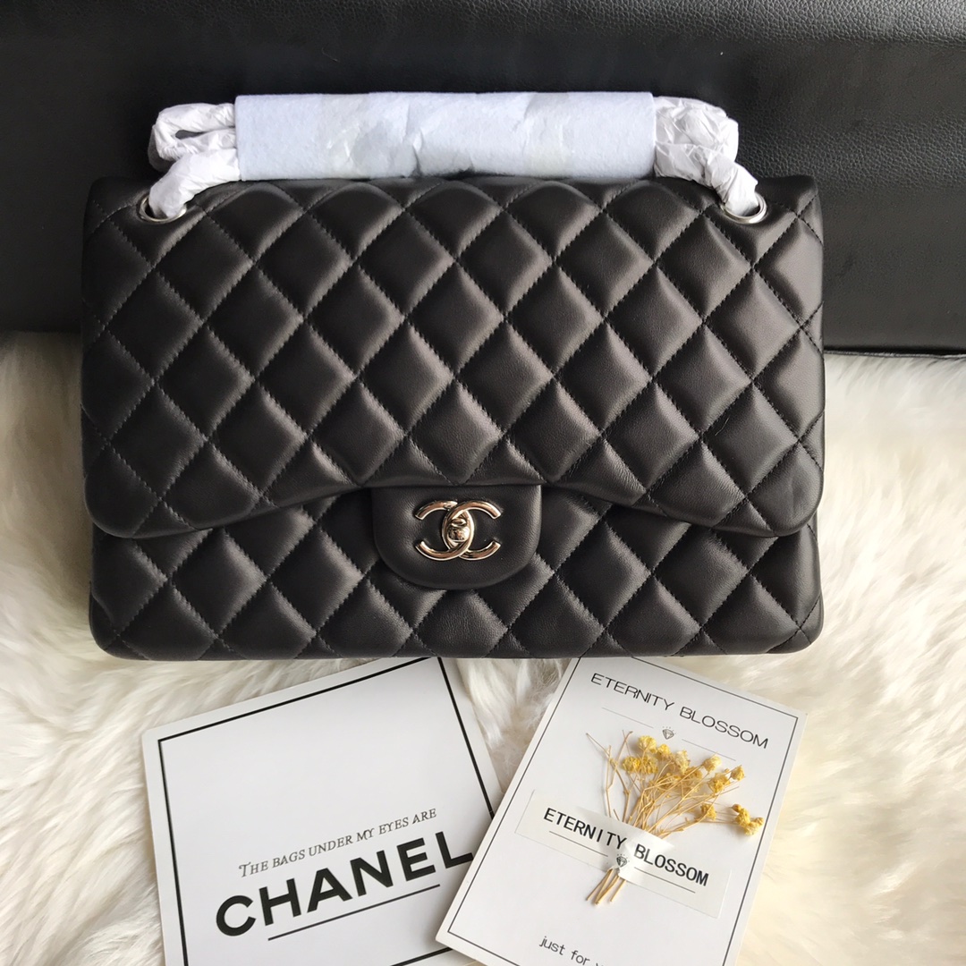Chanel Classic Jumbo Double Flap bag black quilted lambskin leather