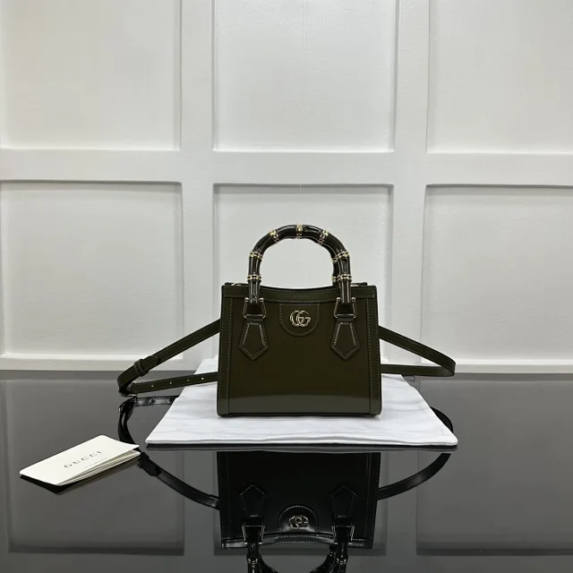 Gucci Diana small tote bag in green leather