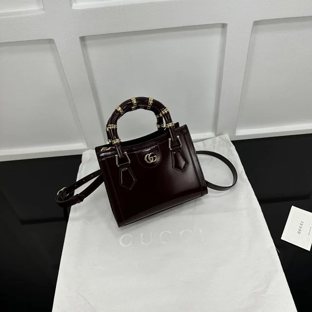 Gucci Diana small tote bag with bamboo handles Rosso Ancora leather.