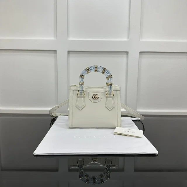Gucci Diana small tote bag in white leather with a bamboo handle