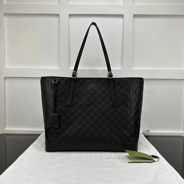Gucci GG Emblem Large tote bag in black embossed leather