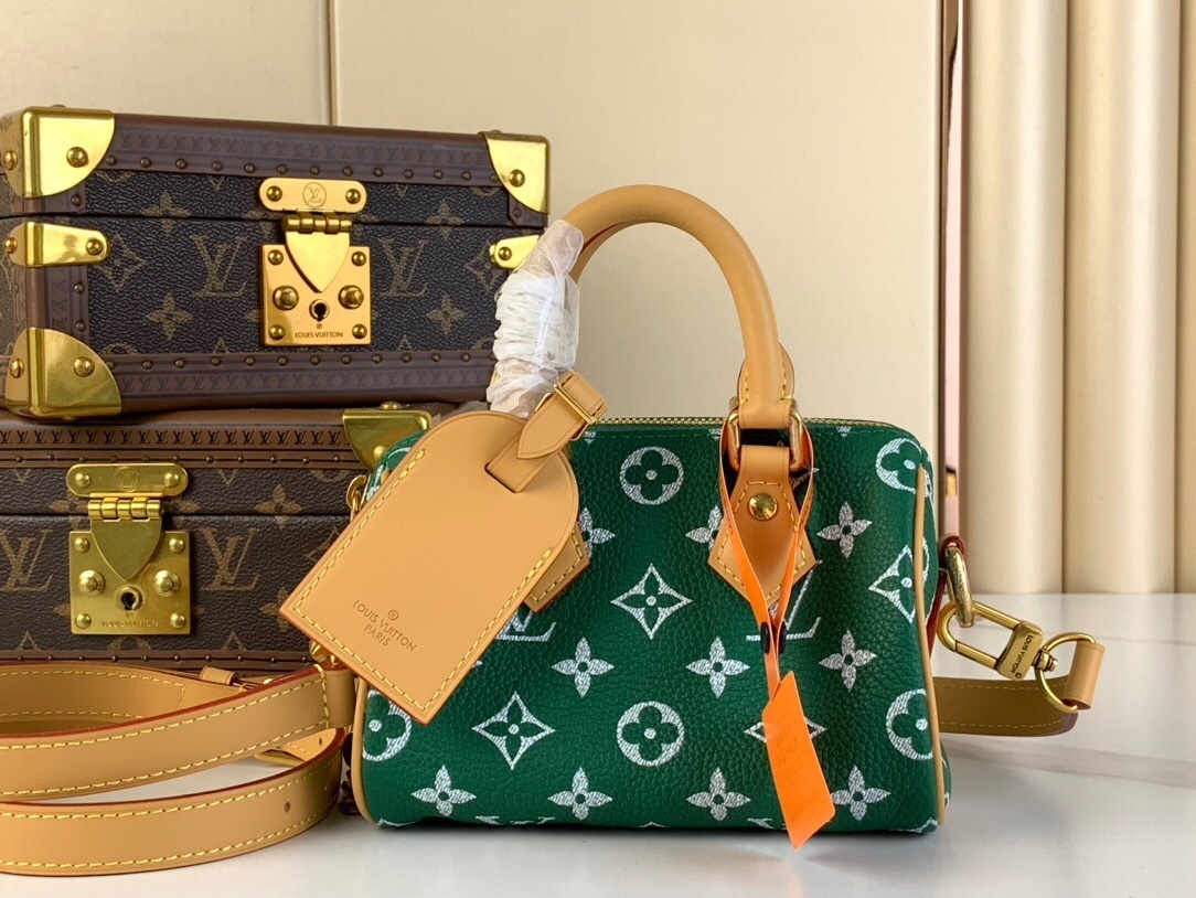 LV Speedy P9 Bandoulière 25 bag in green monogram leather