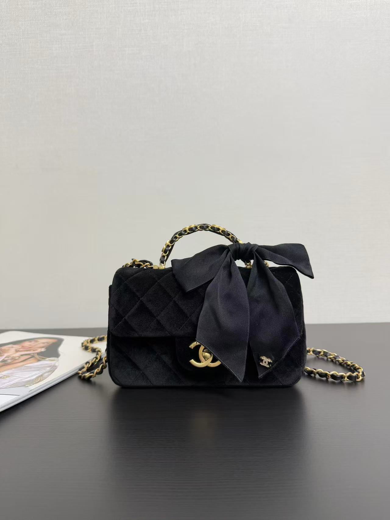 chanel FALL-WINTER 2025/26 MINIFLAP BAG WITH TOPHANDLE Velvet, Silk & Gold-Tone Metal black