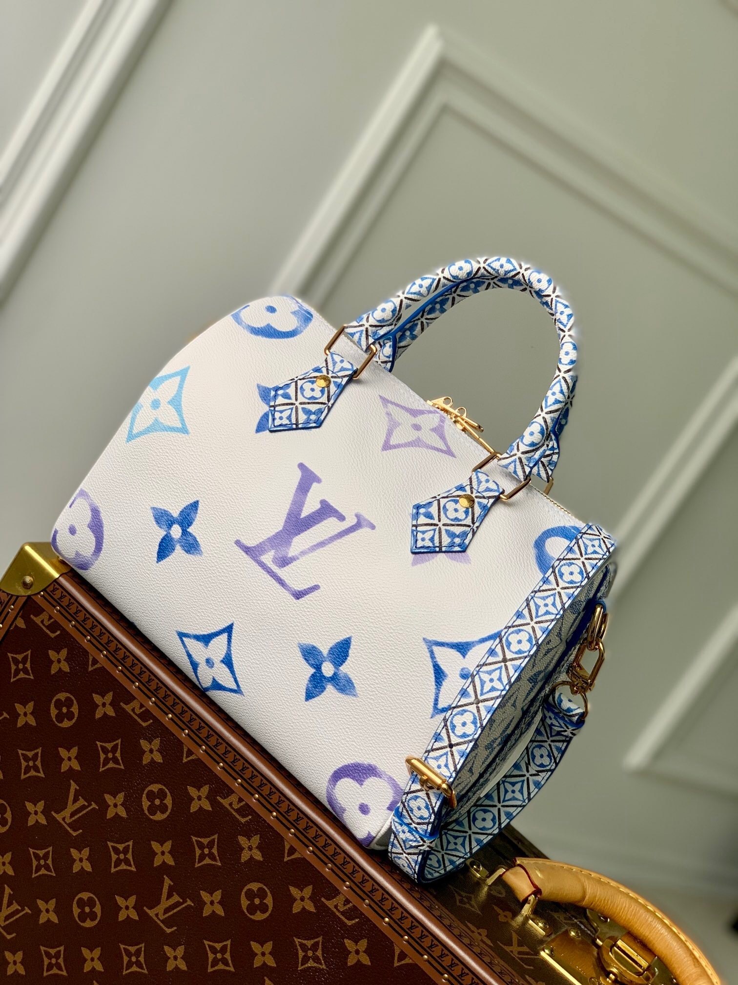 LV speedy Bandoulière 25 handbag painted version with a blue and purple monogram pattern.