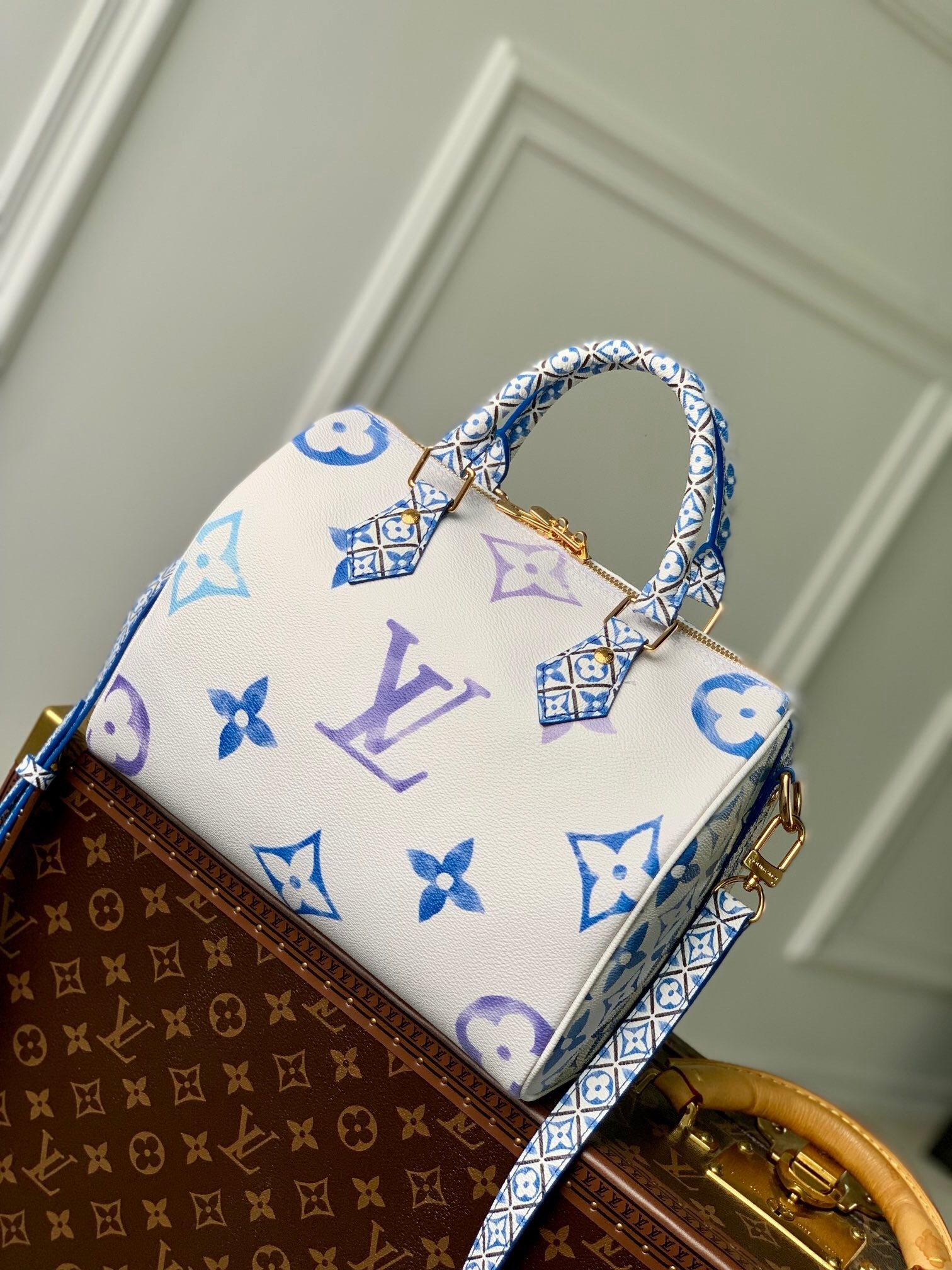 LV speedy Bandoulière 25 handbag painted version with a blue and purple monogram pattern.