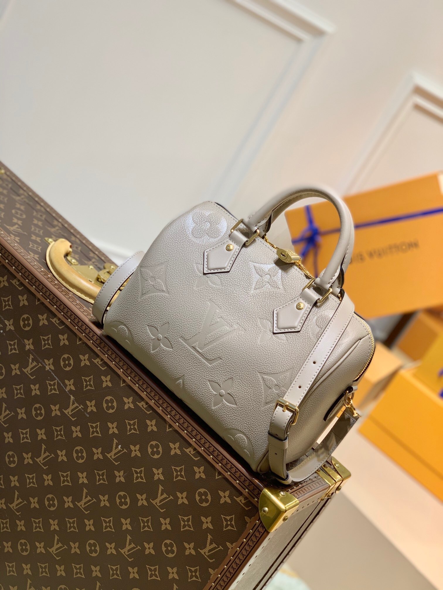 LV Speedy Bandoulière 25 handbag in Monogram Empreinte leather.