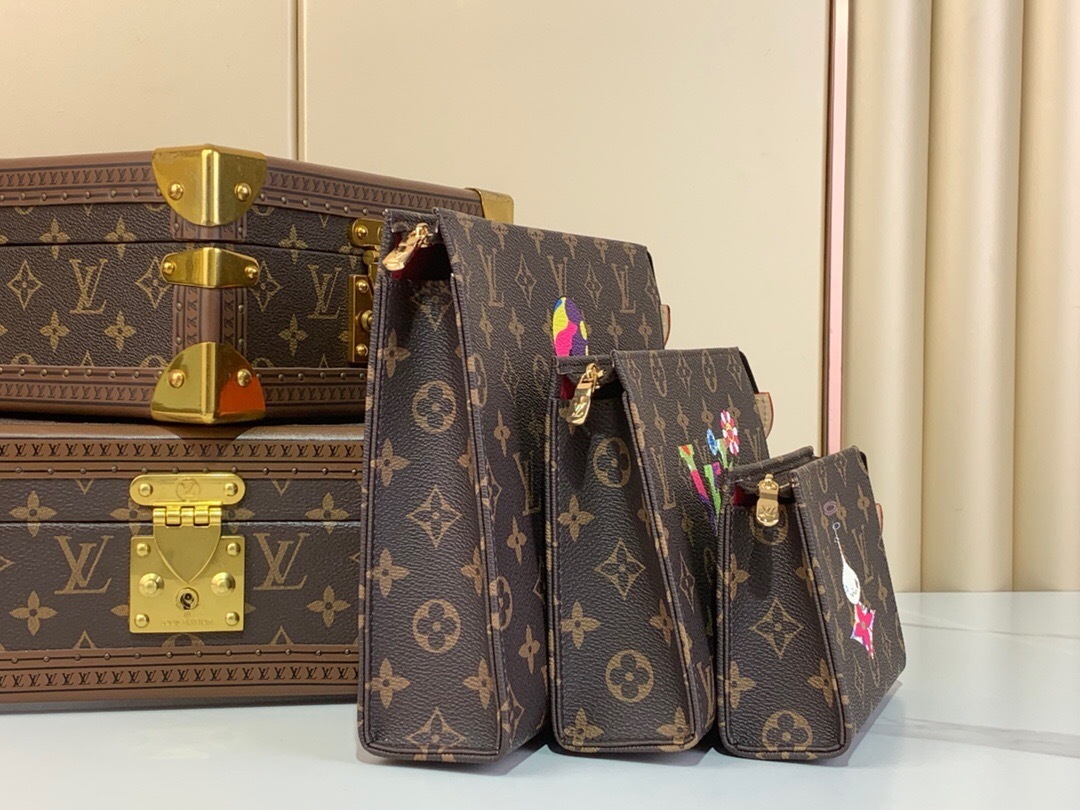 LV  Vertical Wearable Wallet