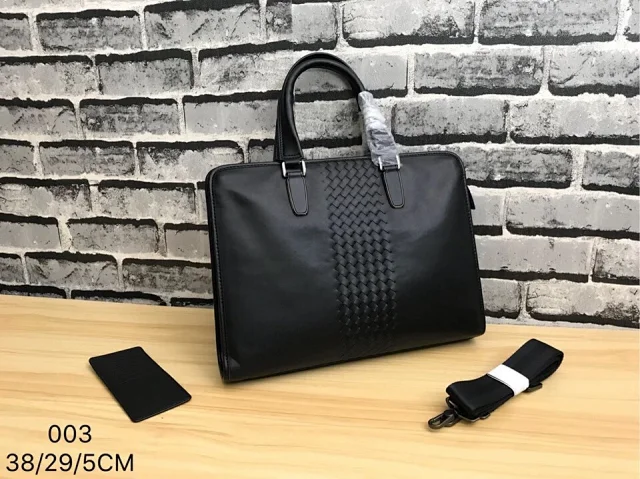 Bottega Veneta leather briefcase in black intrecciato woven pattern