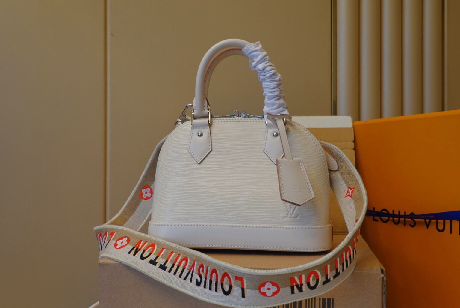 LV Alma BB handbag in Epi leather.