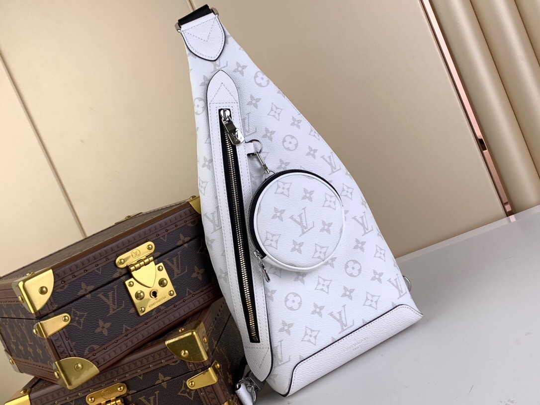 LV Duo Slingbag in white monogram canvas