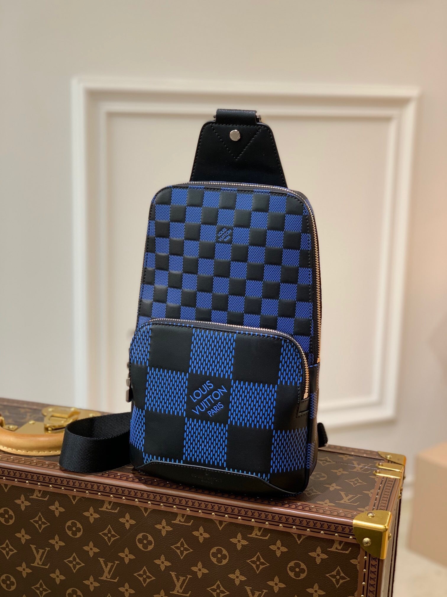 LV Avenue Sling Bag in Damier Infini 3D leather