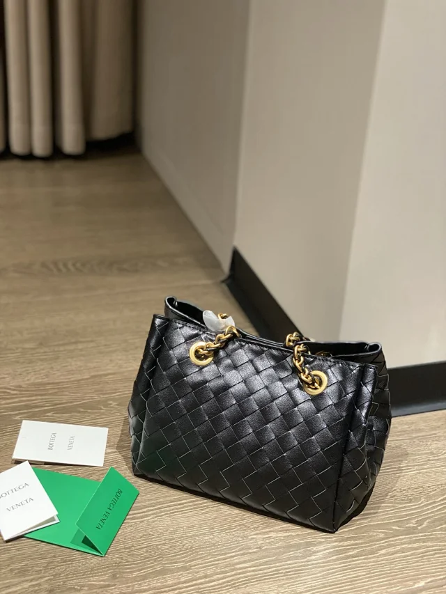 Bottega Veneta Small Parachute Chain bag in black Intrecciato leather