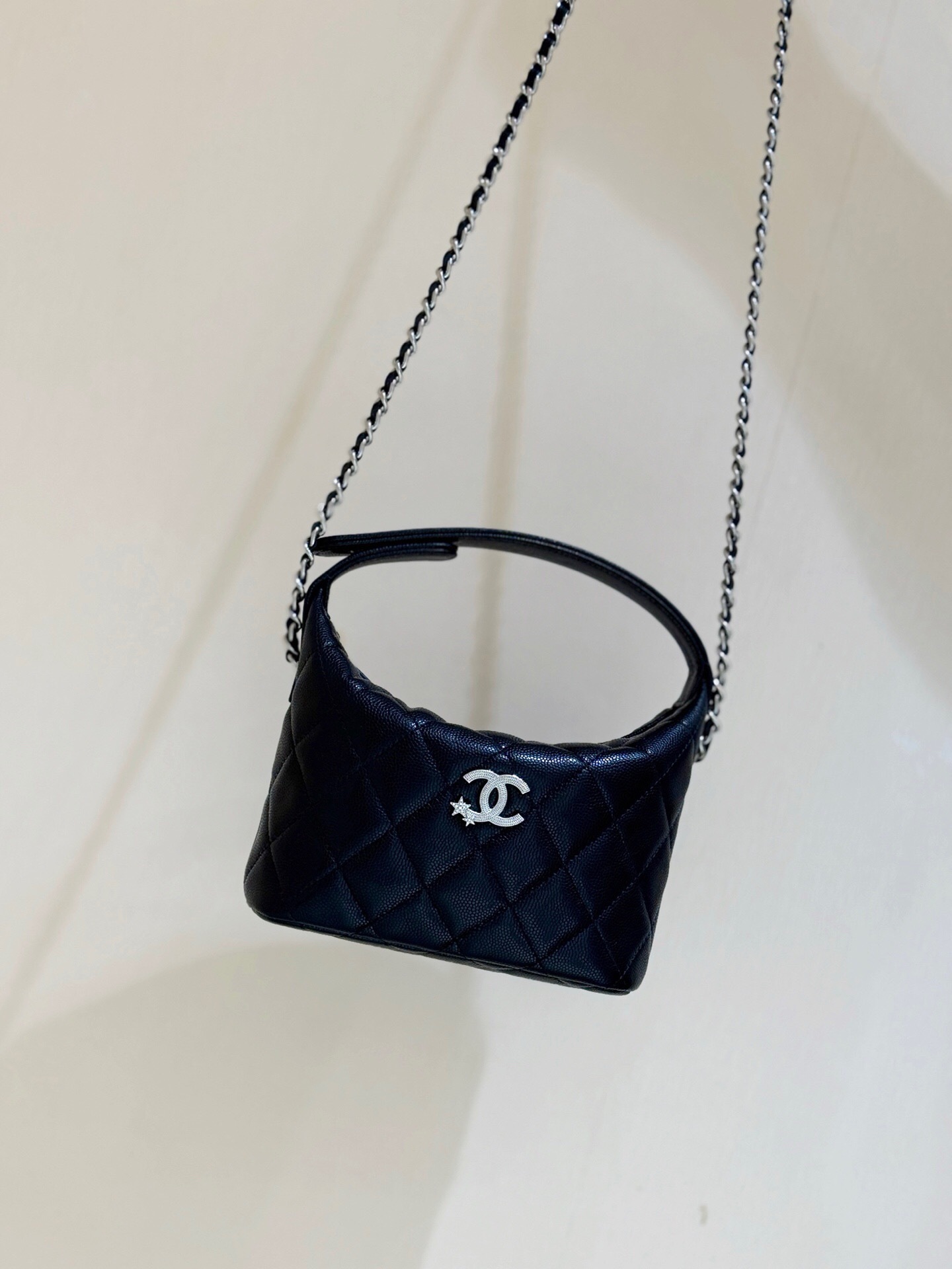 Chanel 25C Quilted Hobo Clutch on Chain in caviar leather black